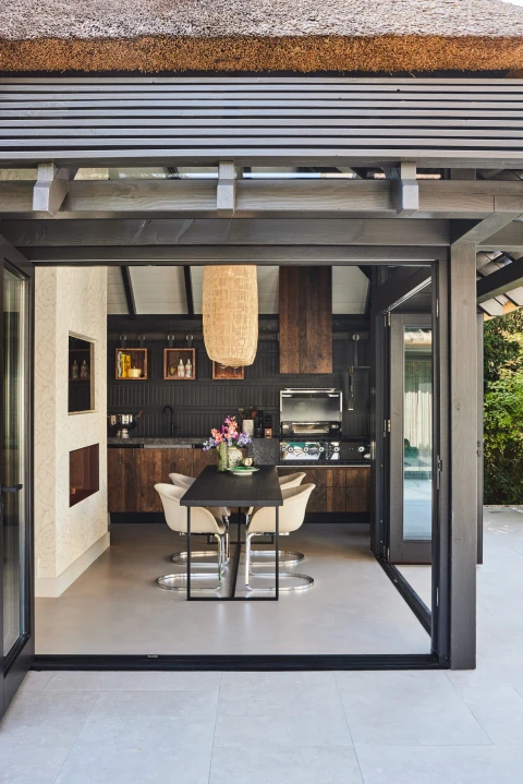 B-Covered COV220050012_Small