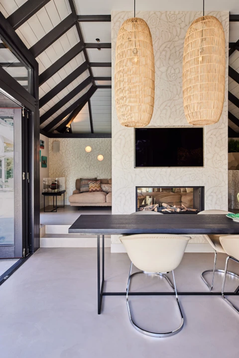 B-Covered COV220050035_Small