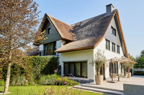 B-Covered COV220050650_Small