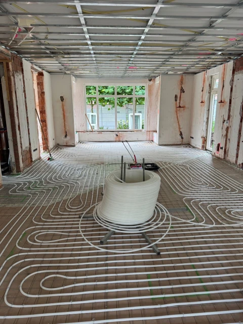 b8efec1b-e22b-43ef-9219-63093df16e97